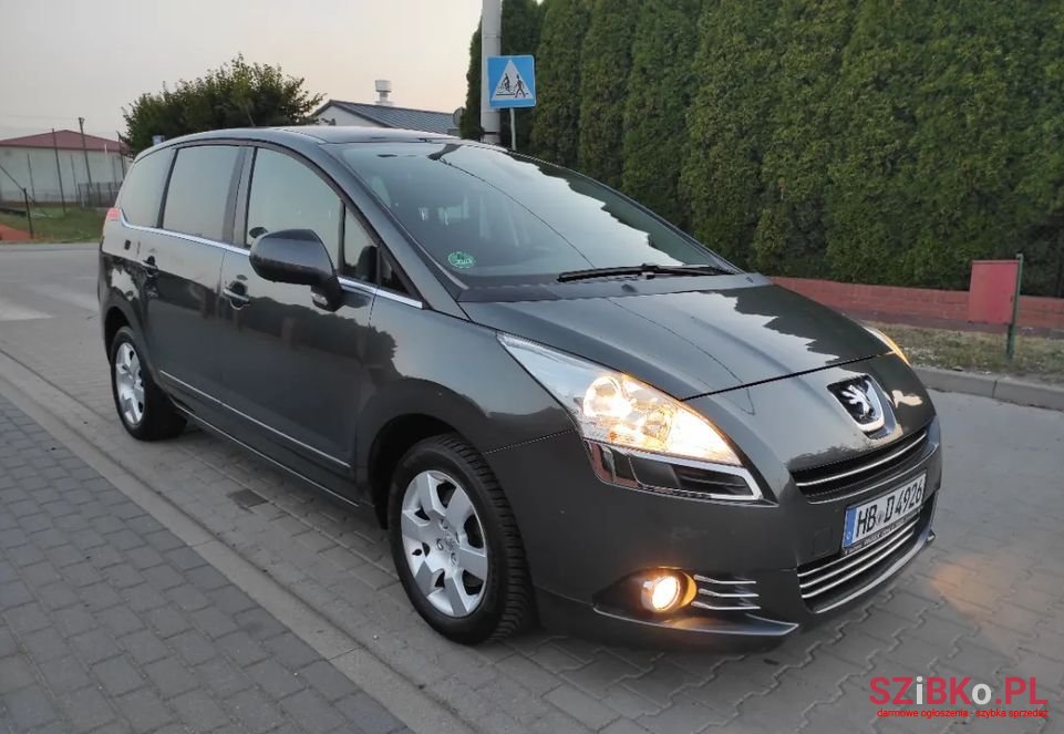 2010' Peugeot 5008 photo #1
