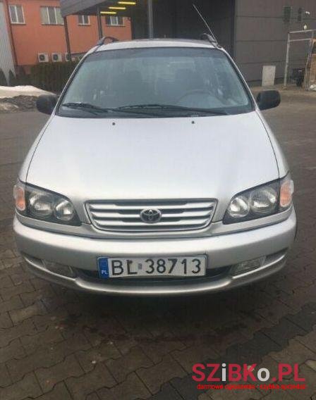 2000' Toyota Picnic photo #1