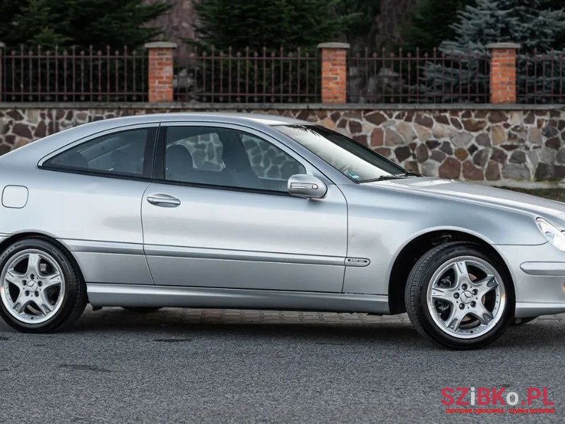 2005' Mercedes-Benz C-Class photo #3