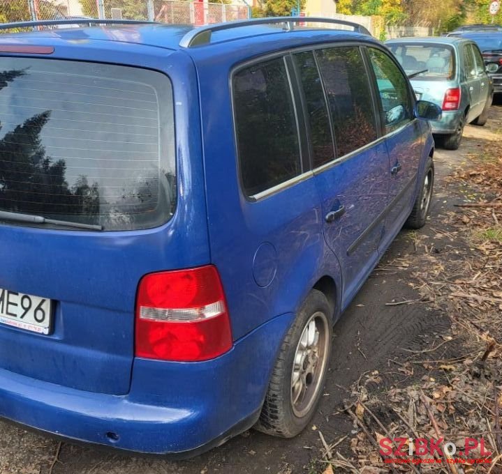 2004' Volkswagen Touran photo #4