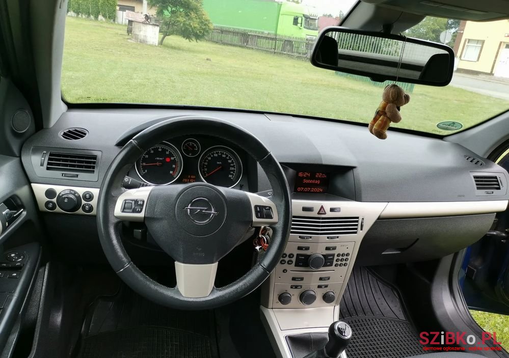 2007' Opel Astra Iii 1.6 Elegance photo #2