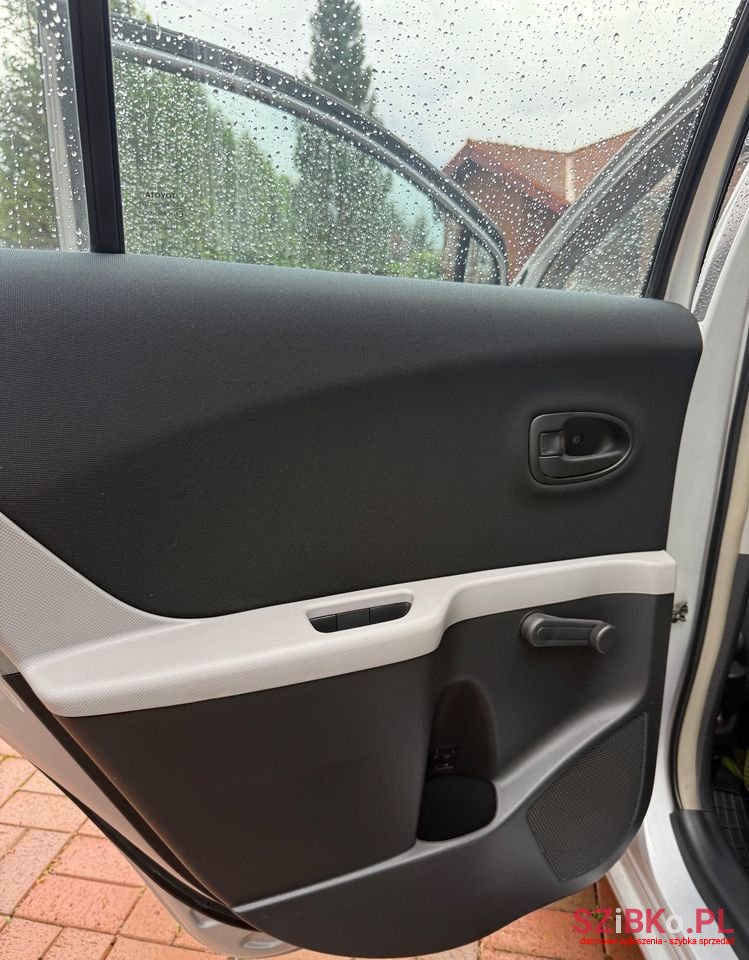 2010' Toyota Yaris 1.33 2010 photo #5