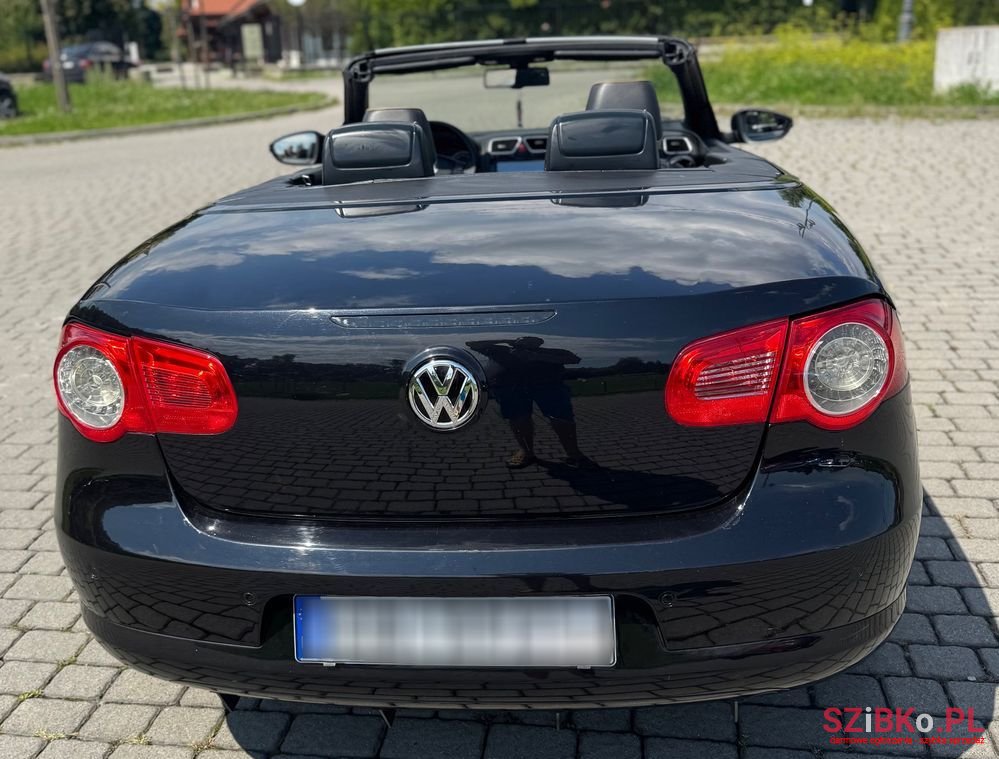 2008' Volkswagen Eos photo #5