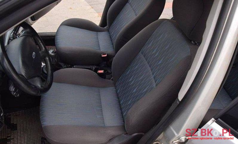 2002' Ford Focus photo #2