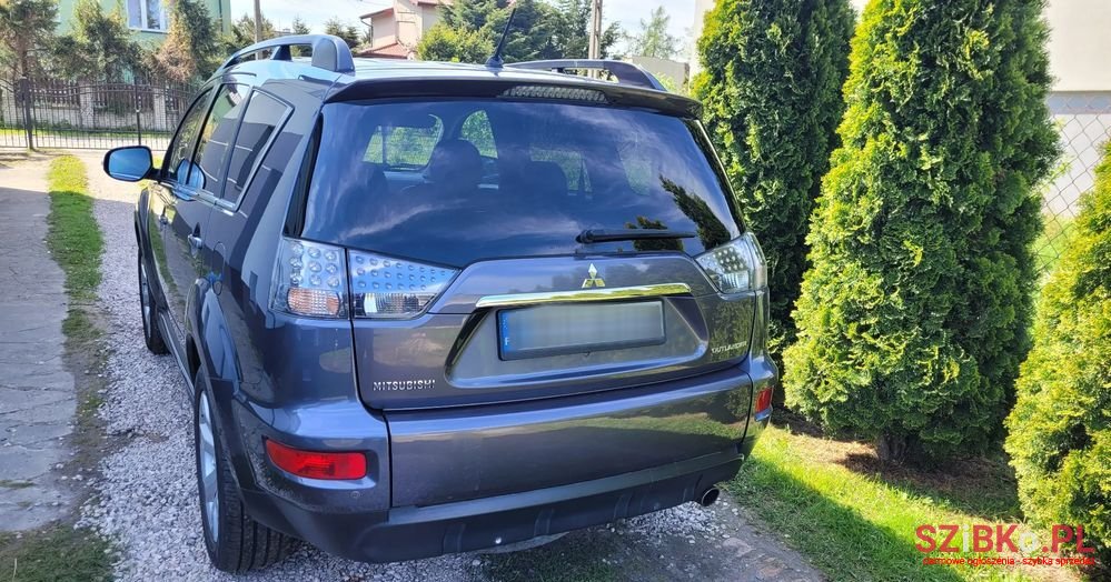 2011' Mitsubishi Outlander 2.0 Intense 2Wd photo #6