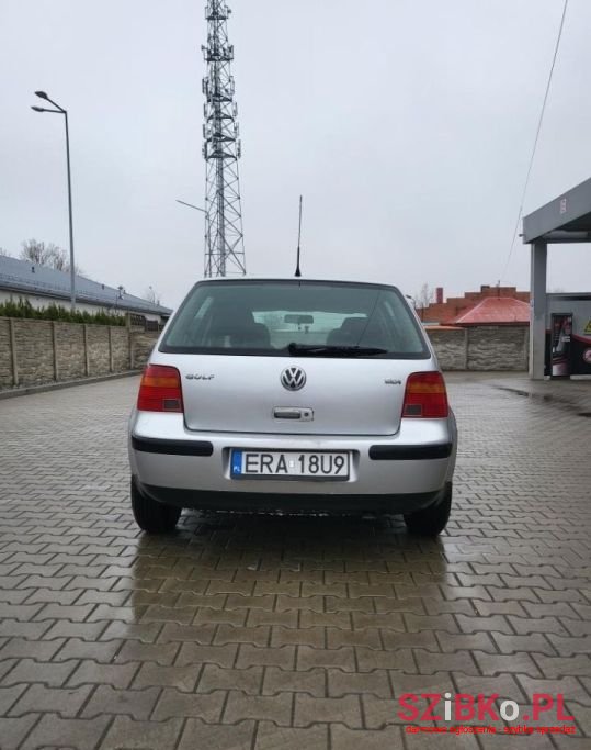 2001' Volkswagen Golf photo #4