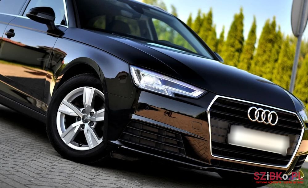 2019' Audi A4 Avant photo #2