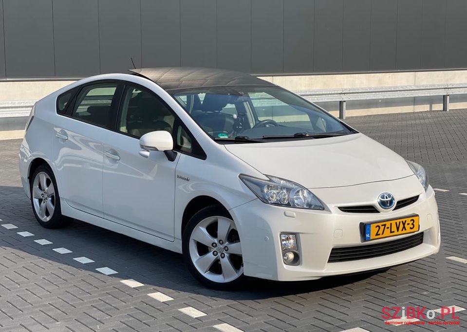 2010' Toyota Prius photo #4