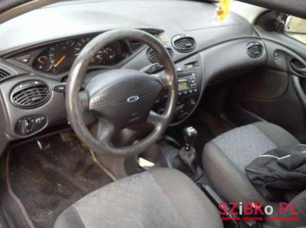 2001' Ford Focus photo #1