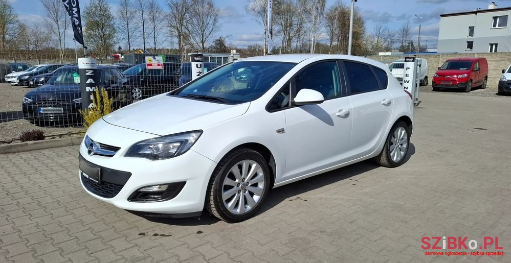 2015' Opel Astra photo #1