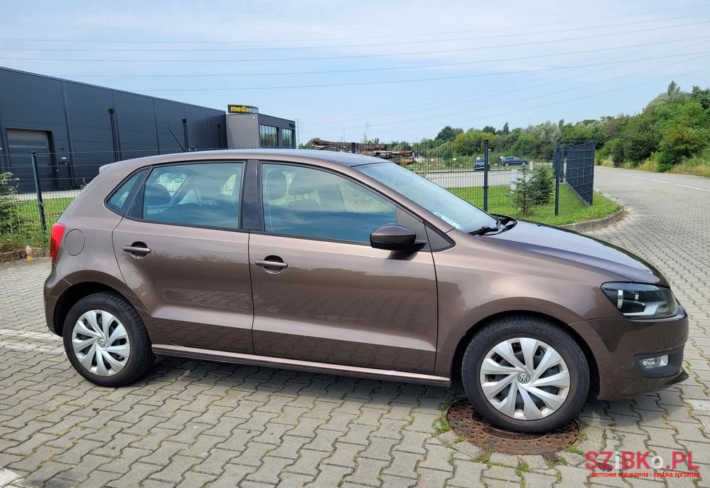 2013' Volkswagen Polo photo #3