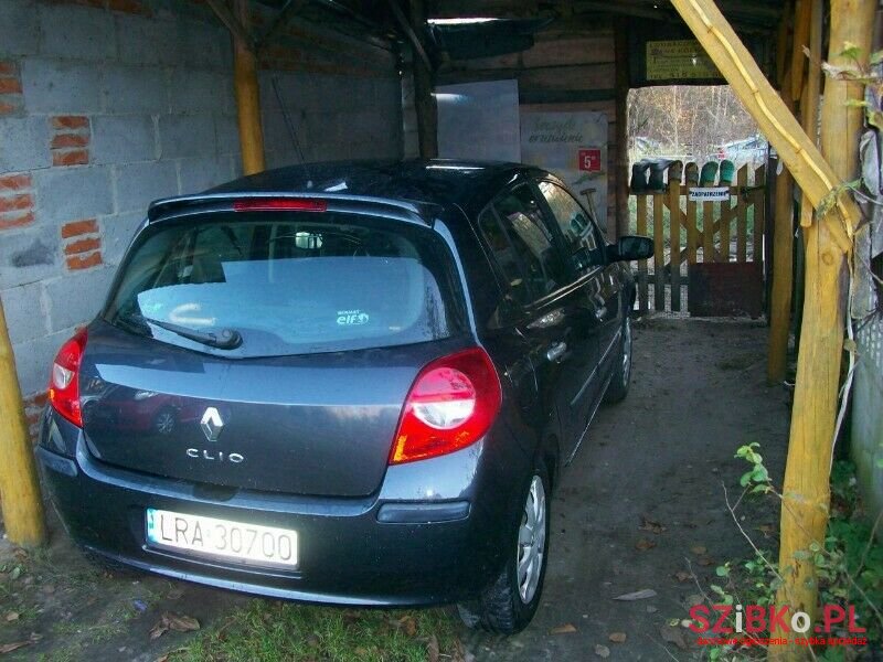 2008' Renault Clio photo #4