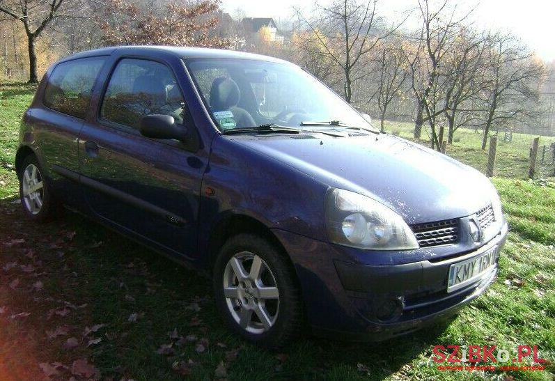2002' Renault Clio photo #1