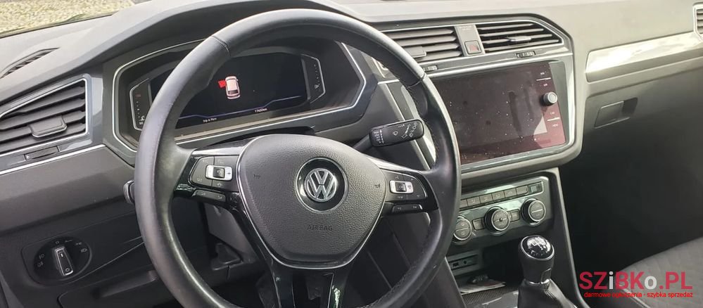 2019' Volkswagen Tiguan photo #4