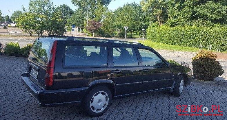 2000' Volvo V70 photo #1