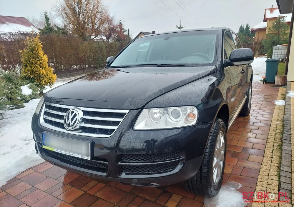 2005' Volkswagen Touareg photo #1