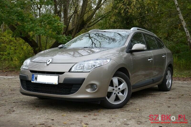 2011' Renault Megane photo #2