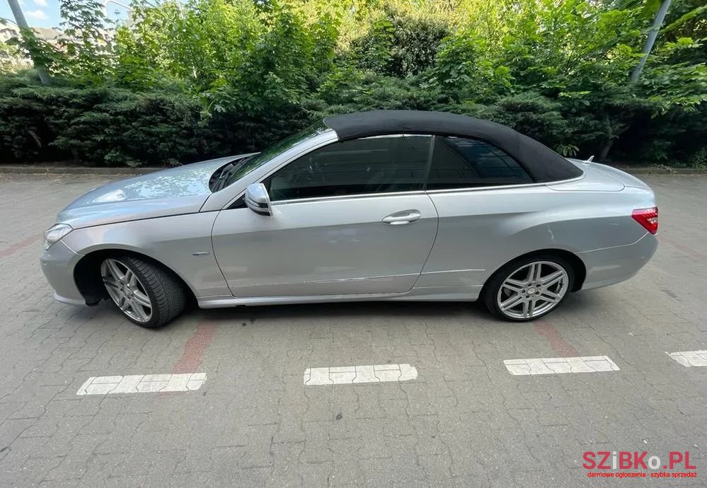 2011' Mercedes-Benz E-Class photo #5