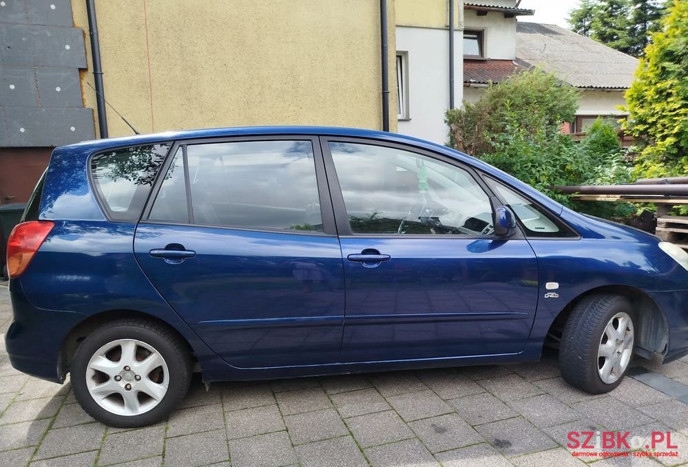 2004' Toyota Corolla Verso photo #5