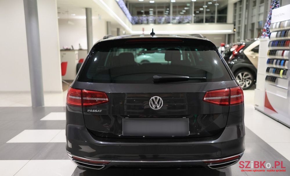 2018' Volkswagen Passat photo #4