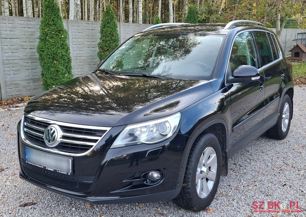 2010' Volkswagen Tiguan photo #2