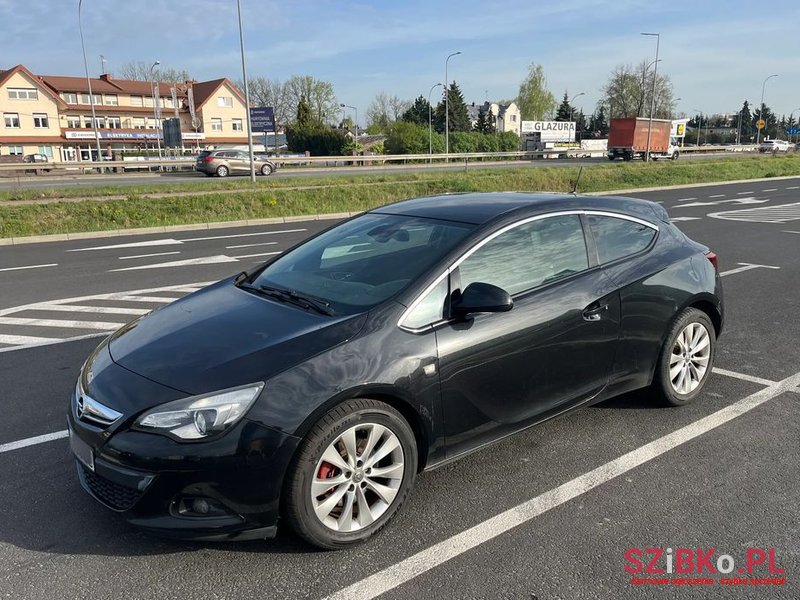 2011' Opel Astra photo #1