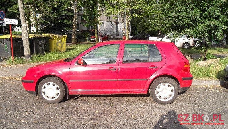 2001' Volkswagen Golf photo #1