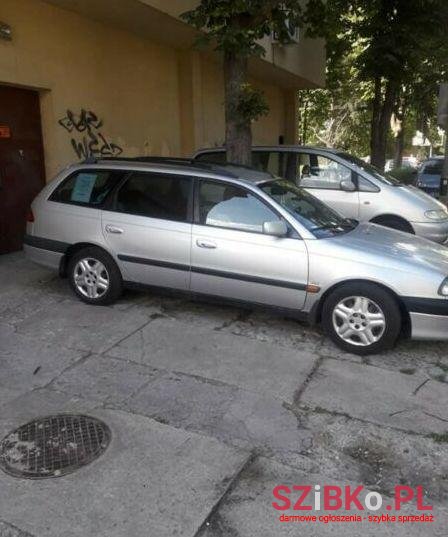 1999' Toyota Avensis photo #1