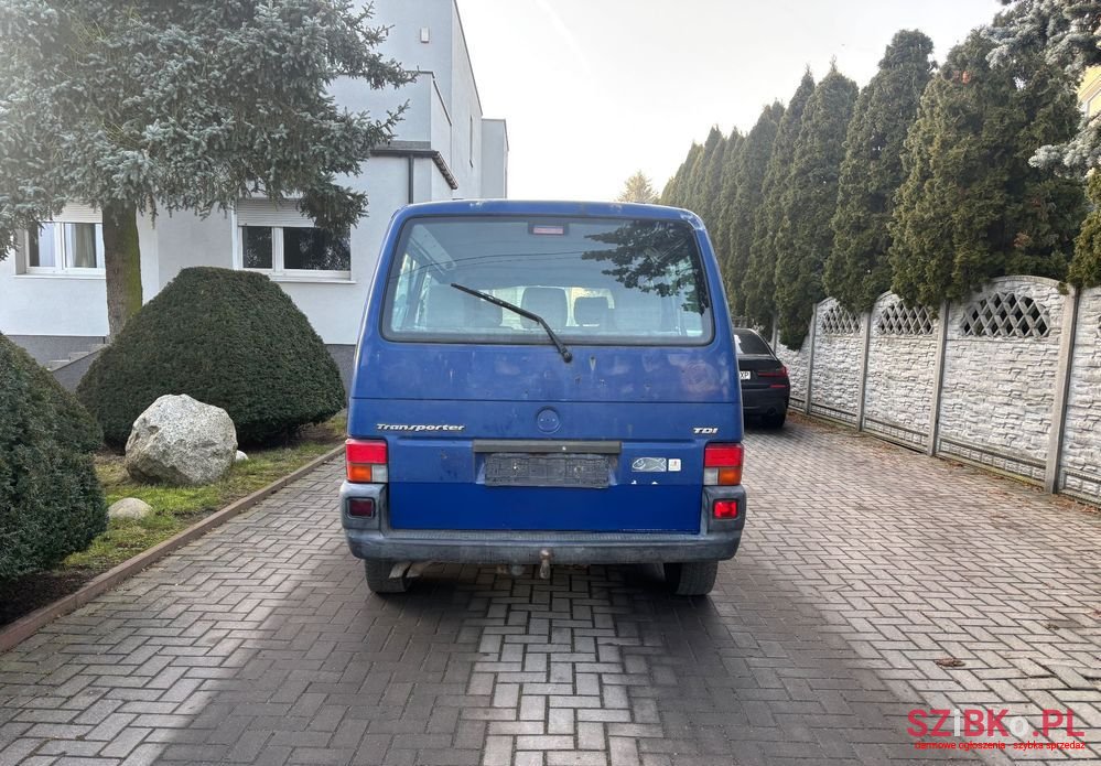 2001' Volkswagen Transporter Caravelle photo #4