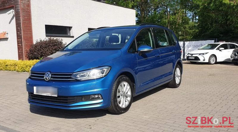 2018' Volkswagen Touran photo #2