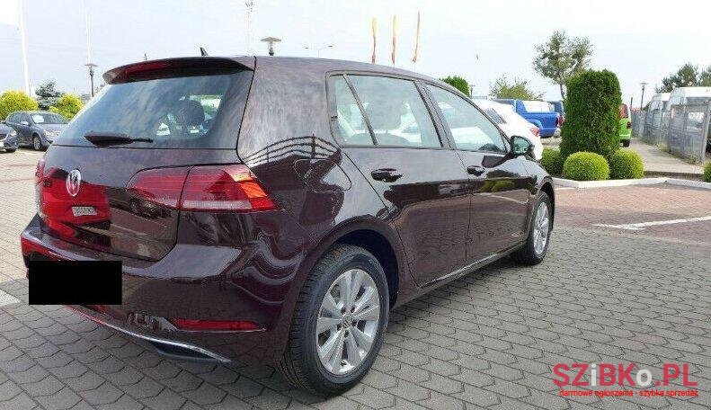 2017' Volkswagen Golf photo #1