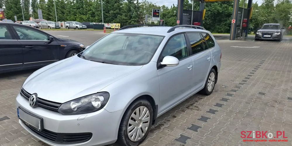 2011' Volkswagen Golf photo #2