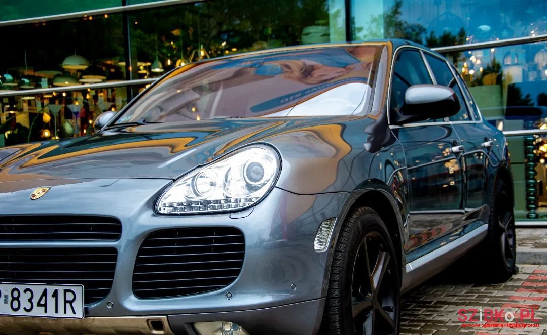 2004' Porsche Cayenne photo #3
