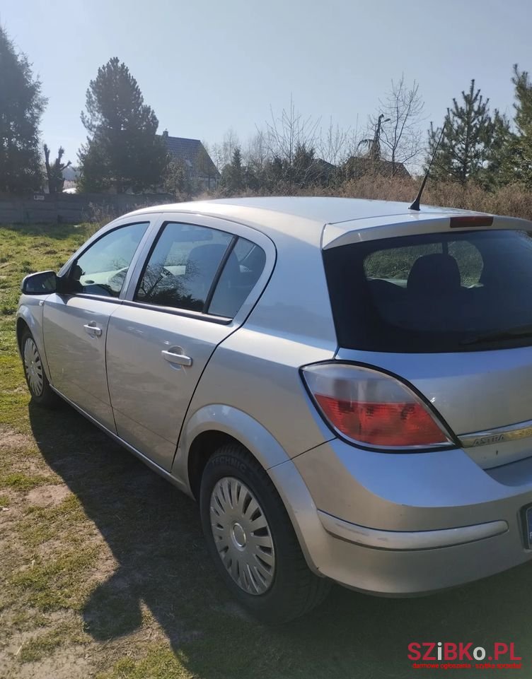 2004' Opel Astra photo #1