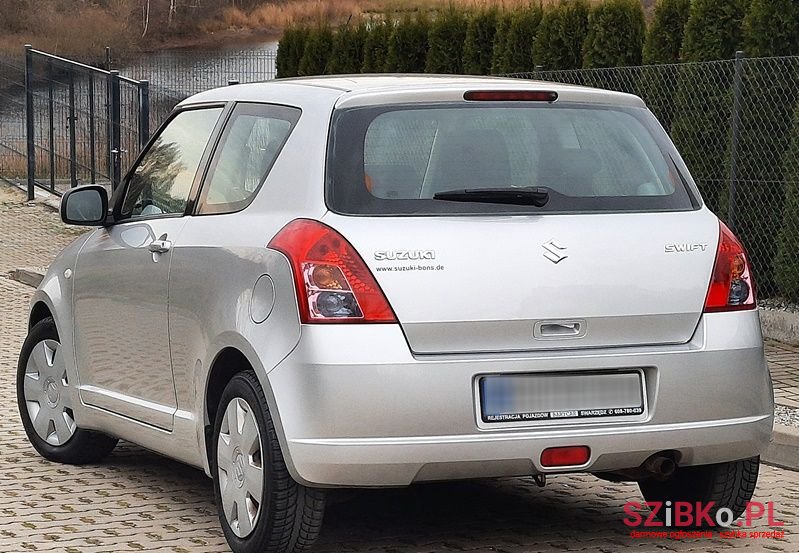 2009' Suzuki Swift photo #3