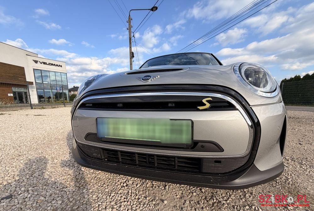 2023' MINI Cooper Se Essential Trim photo #3