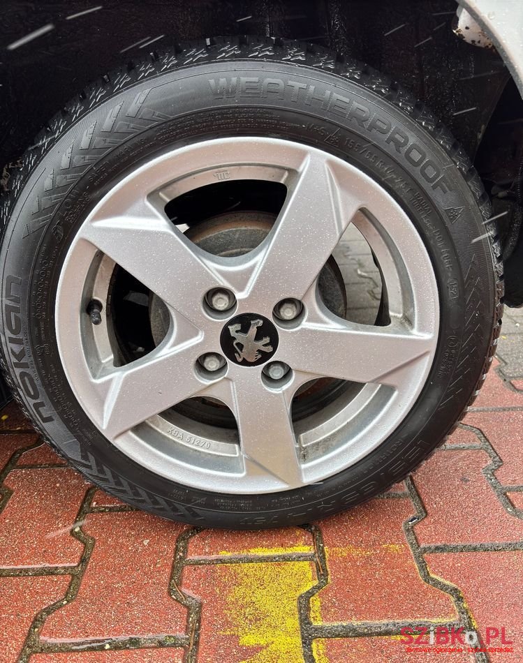 2010' Peugeot 107 1.0 Trendy Euro5 photo #6