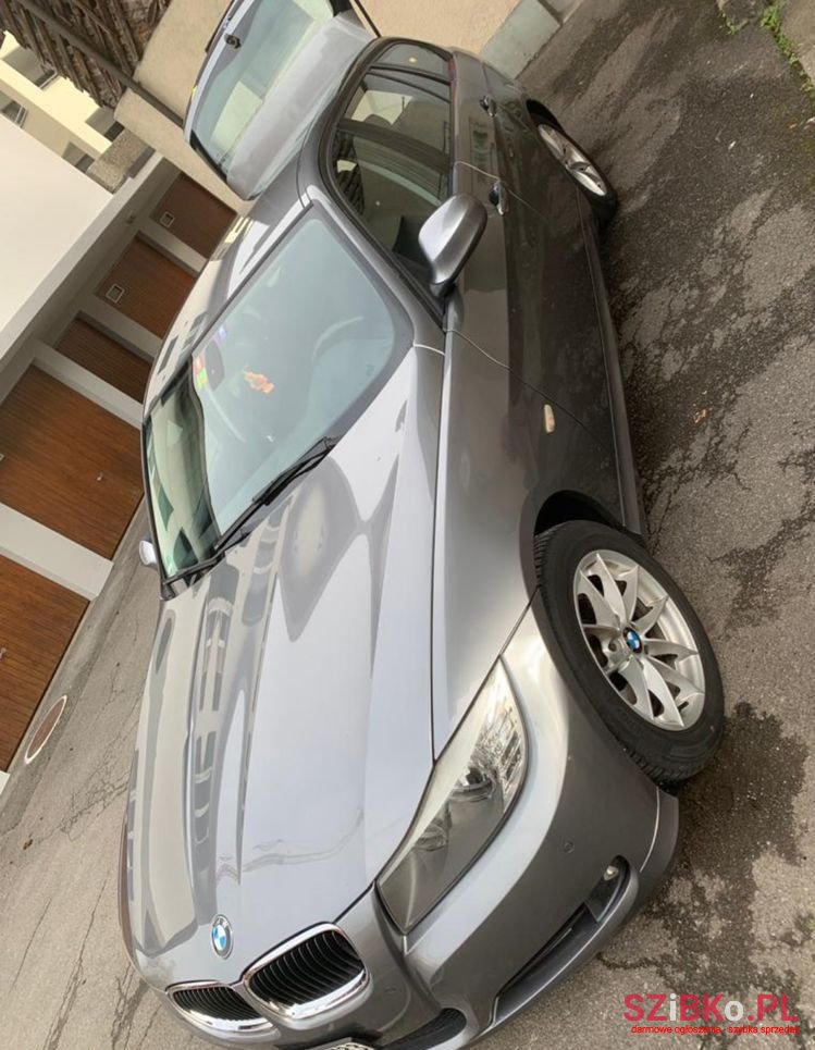 2010' BMW 3 Series 318I Touring photo #3