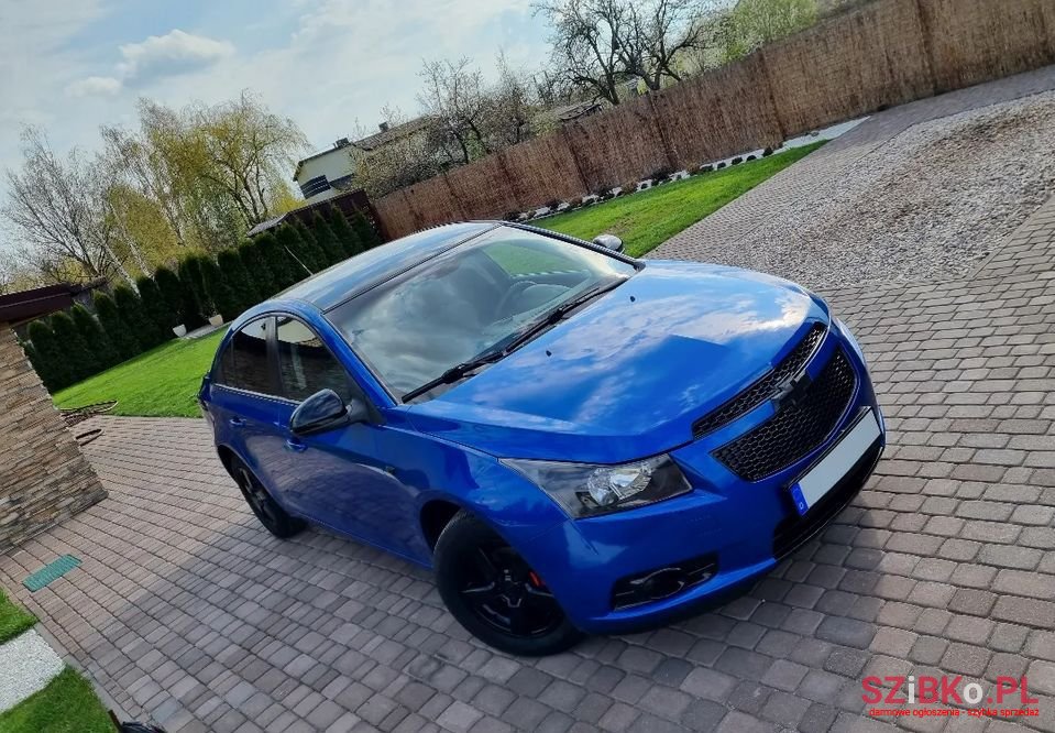 2010' Chevrolet Cruze photo #2