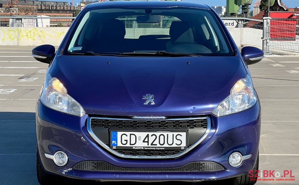 2012' Peugeot 208 photo #1