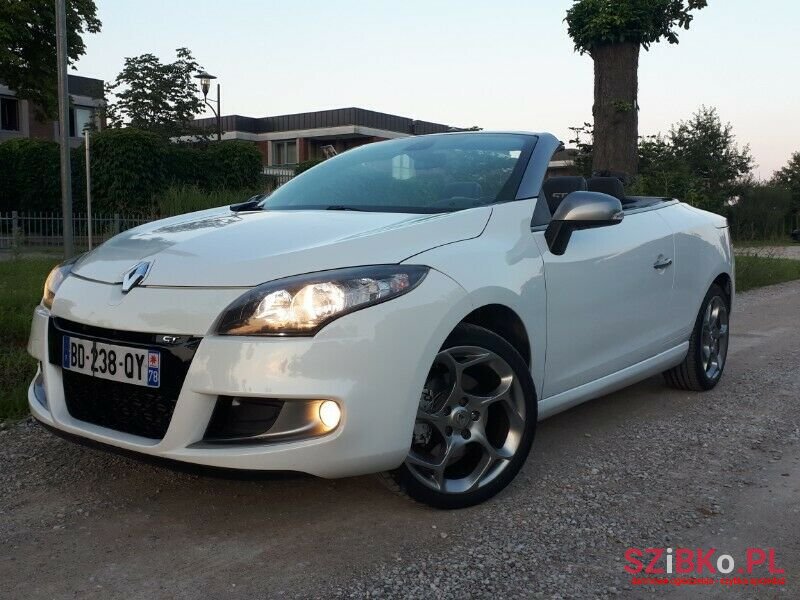 2010' Renault Megane photo #1