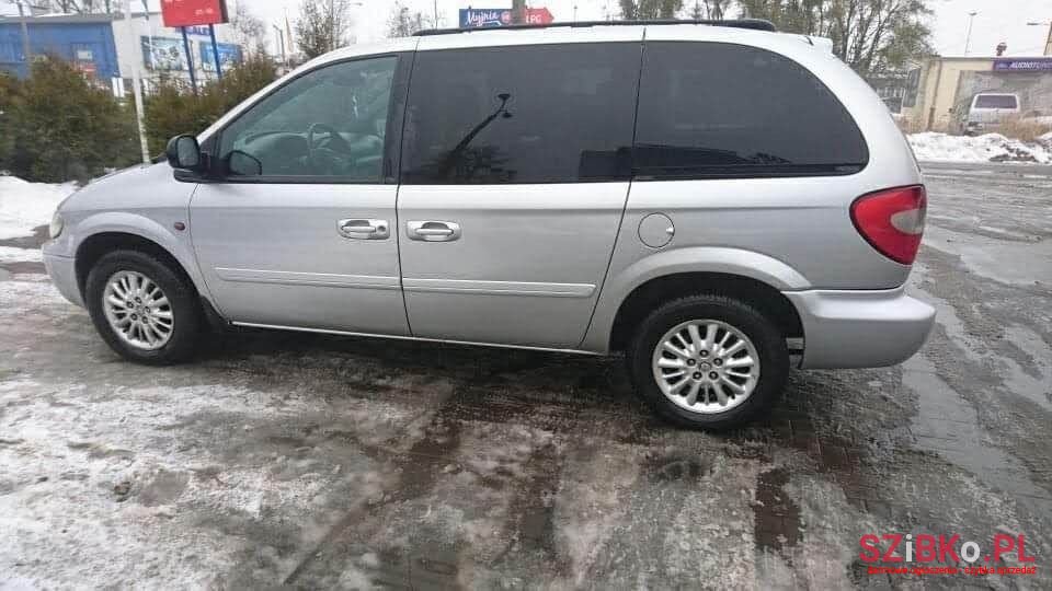 2006' Chrysler Voyager photo #1