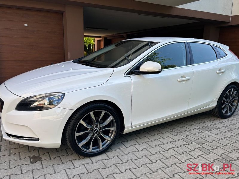 2012' Volvo V40 D2 Momentum photo #3
