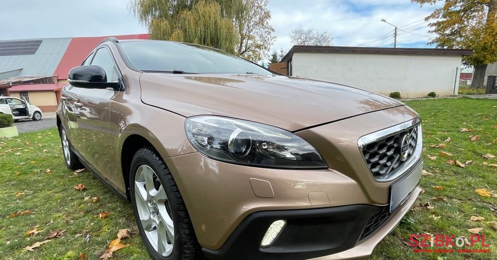 2015' Volvo V40 Cross Country photo #1