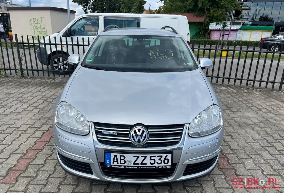 2009' Volkswagen Golf photo #1