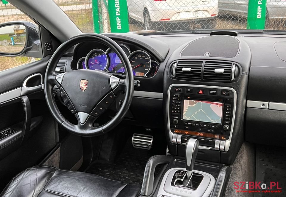 2004' Porsche Cayenne photo #6