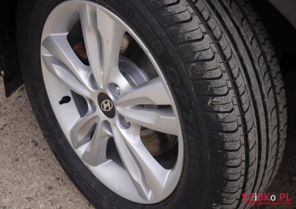 2011' Hyundai ix35 photo #2