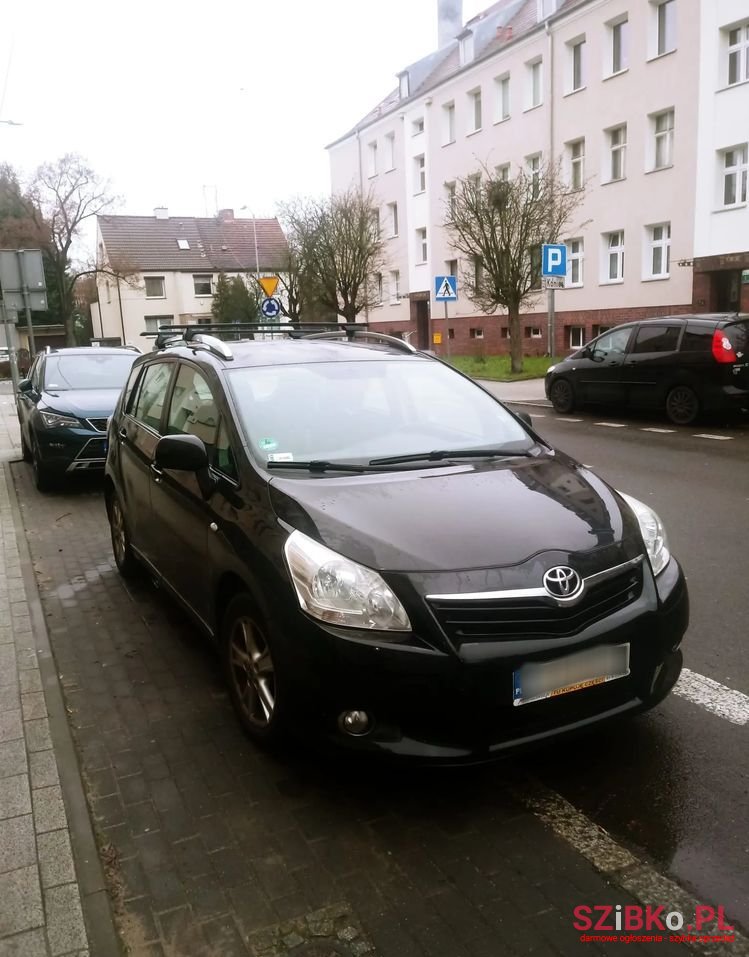 2010' Toyota Verso photo #2