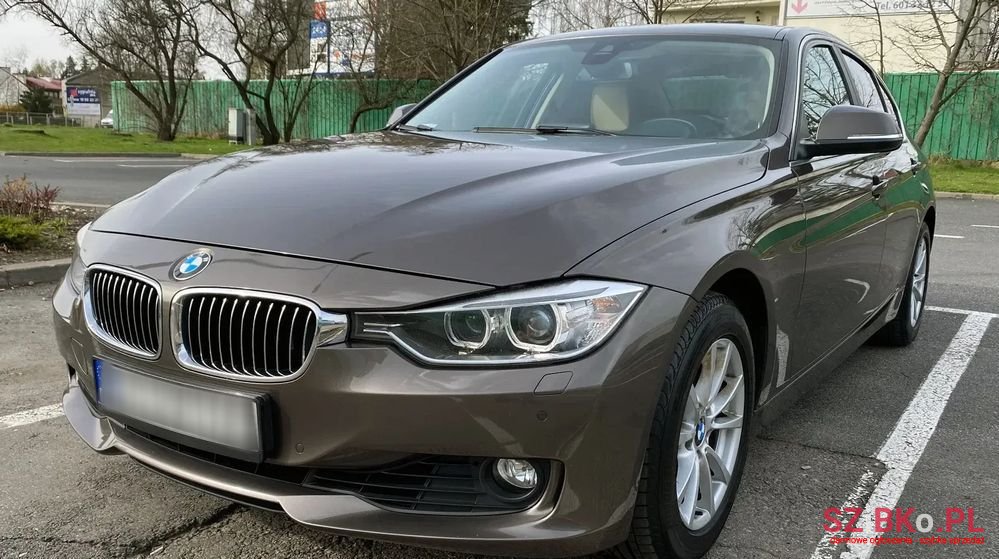 2012' BMW 3 Series 320I photo #2