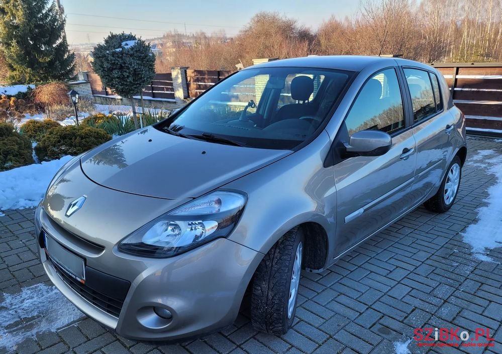 2012' Renault Clio photo #2